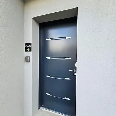 Ferienhaus L'al'oe - 2kms Du Puy Dufou